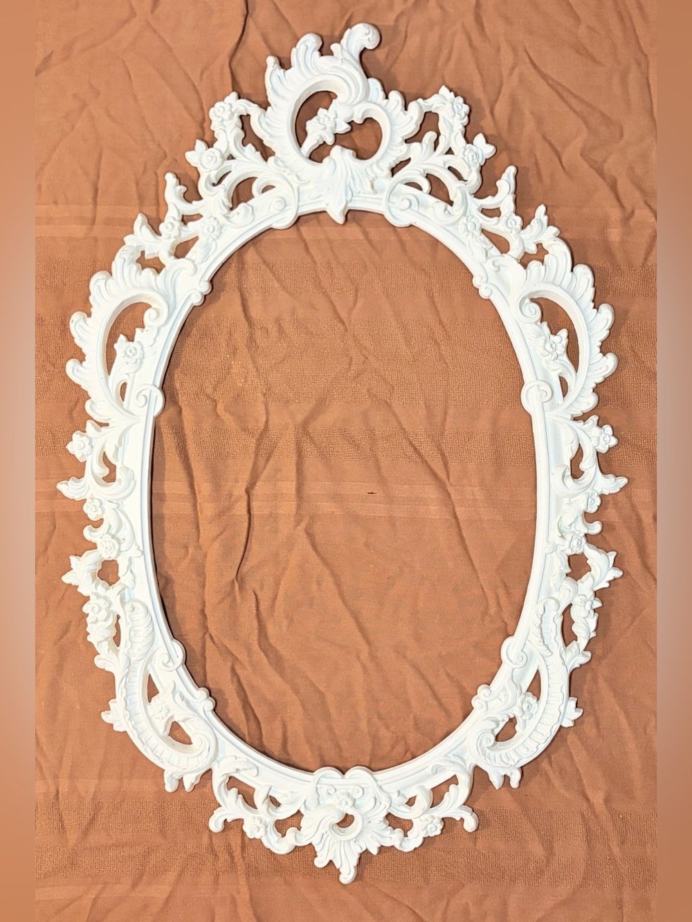 Vintage- Syroco Inc. Ornate White Decorative Wall Frame